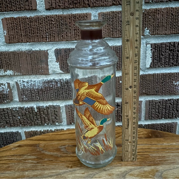 Vintage Bourbon Decanter Cabin Still 1968 Ducks No stopper Replacement piece - Picture 3 of 6